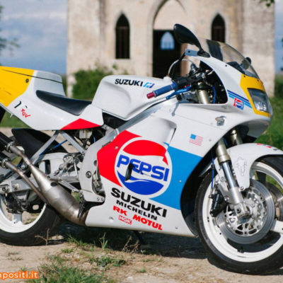 Suzuki RGV 250 replica Schwantz